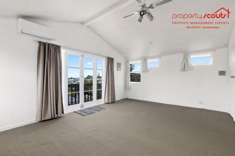 Photo of property in 2/537 Glenfield Road, Glenfield, Auckland, 0629