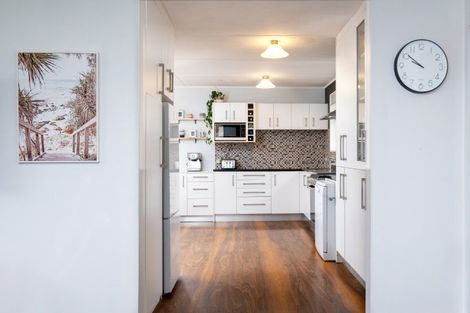 Photo of property in 76 Atherfold Crescent, Greenmeadows, Napier, 4112