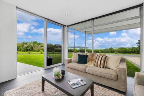 Photo of property in 7 Karemoana Drive, Te Atatu Peninsula, Auckland, 0610