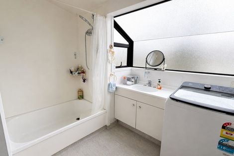 Photo of property in 31 Staincross Street, Green Bay, Auckland, 0604