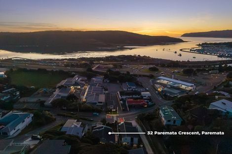 Photo of property in 32 Paremata Crescent, Paremata, Porirua, 5024