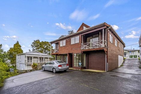 Photo of property in 2 Seaview Avenue, Northcote, Auckland, 0627