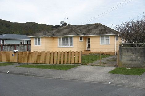 Photo of property in 5 Russell Road, Wainuiomata, Lower Hutt, 5014