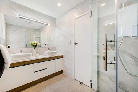 Photo of property in 1 Glen Vista Place, Bayview, Auckland, 0629