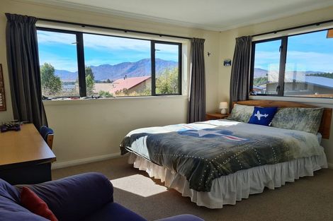 Photo of property in 1 Sams Place, Lake Tekapo, 7999