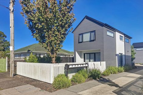 Photo of property in 2/598 Te Atatu Road, Te Atatu Peninsula, Auckland, 0610
