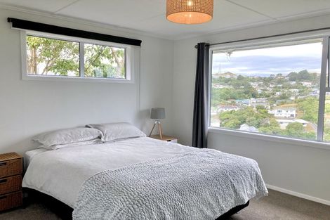 Photo of property in 110 Ruskin Road, Newlands, Wellington, 6037
