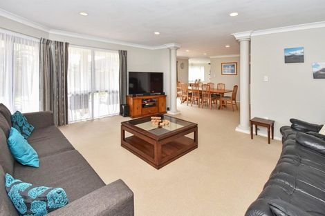 Photo of property in 14 Trossach Place, Wattle Downs, Auckland, 2103