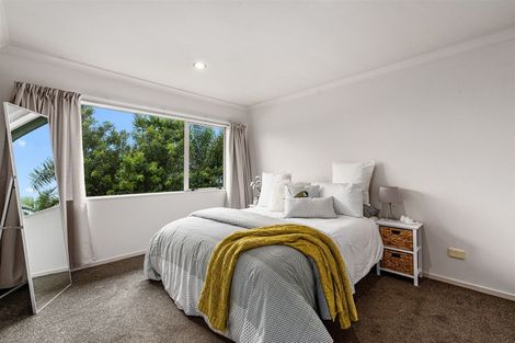 Photo of property in 22 Rising Parade, Fairview Heights, Auckland, 0632