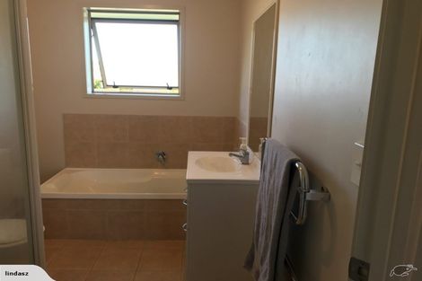 Photo of property in 3 Frank Knight Place, Waiuku, 2123