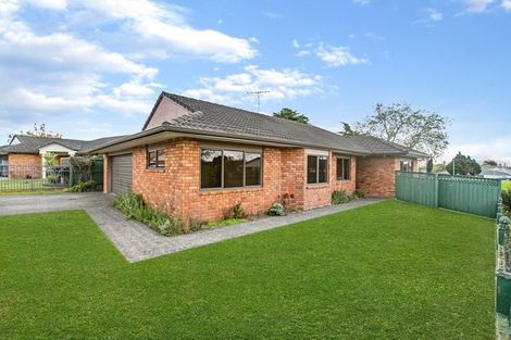 Photo of property in 15 Carisbrook Crescent, Papakura, 2110