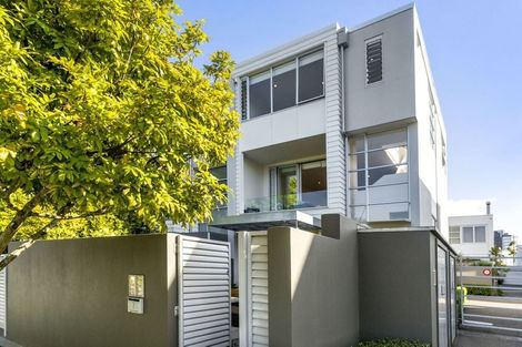 Photo of property in 2/4 Campbell Road, Takapuna, Auckland, 0622