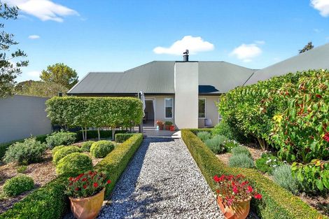 Photo of property in 10 Fairway Drive, Martinborough, 5711
