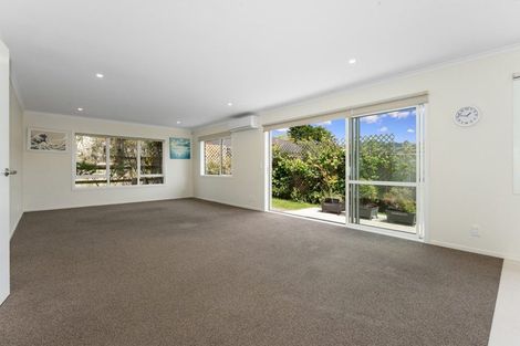 Photo of property in 15 Resolution Drive, Whitby, Porirua, 5024