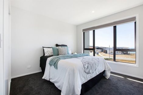 Photo of property in 26b Queen Charlotte Drive, Aotea, Porirua, 5024