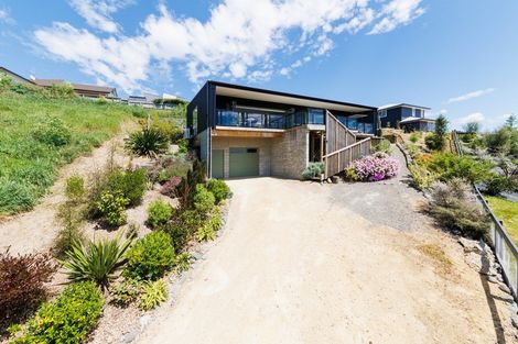 Photo of property in 121 Cashmere Drive, Fitzherbert, Palmerston North, 4410