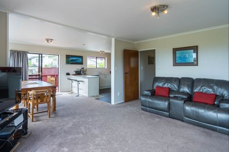 Photo of property in 34 Queens Road, Waikanae Beach, Waikanae, 5036