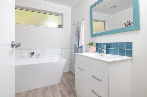 Photo of property in 5 Tama Road, Riversdale Beach, Masterton, 5872