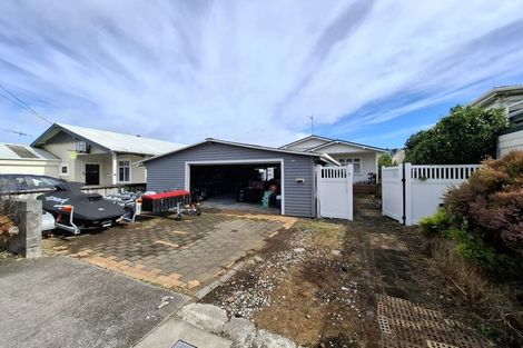 Photo of property in 90 Hine Street, New Plymouth, 4310