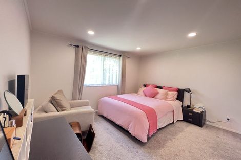 Photo of property in 1/33 Penion Drive, Flat Bush, Auckland, 2023