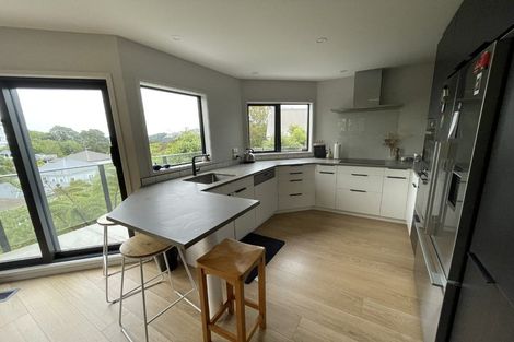 Photo of property in 149 Kelburn Parade, Kelburn, Wellington, 6012