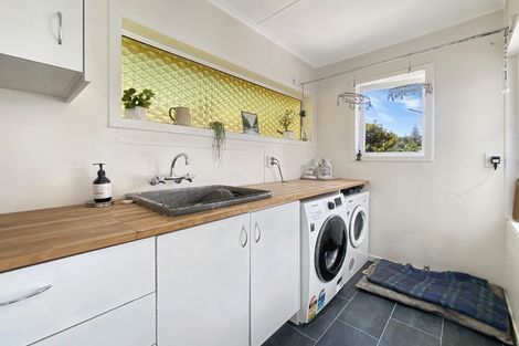 Photo of property in 122 Atkinson Road, Titirangi, Auckland, 0604