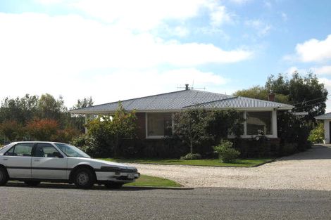 Photo of property in 77 Timaru Road, Waimate, 7924