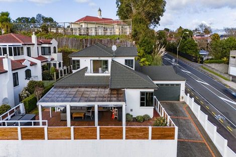 Photo of property in 87 Eliot Street, New Plymouth, 4310