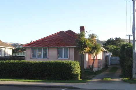 Photo of property in 82 Main Road, Titahi Bay, Porirua, 5022