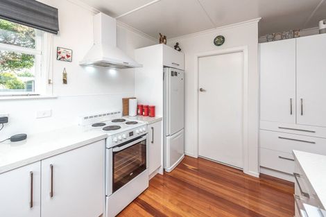 Photo of property in 18 Suther Street, Waverley, 4510