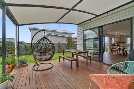 Photo of property in 16 Onekura Street, Red Beach, 0932