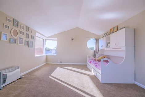 Photo of property in 8 Shirldale Place, Avonhead, Christchurch, 8042