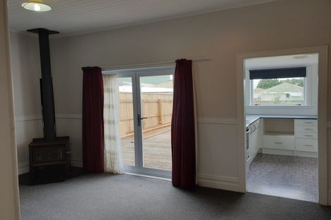 Photo of property in 6 Harbour Street, Moturoa, New Plymouth, 4310