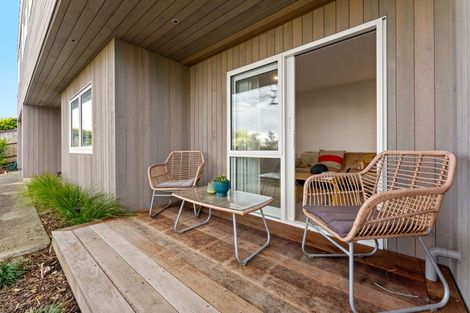 Photo of property in 37a Parr Terrace, Castor Bay, Auckland, 0620