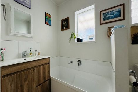 Photo of property in 18a Sylvan Crescent, Te Atatu South, Auckland, 0610