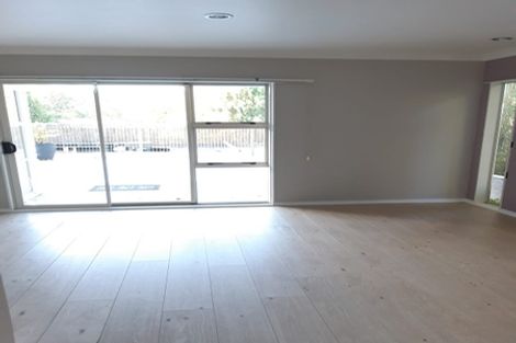 Photo of property in 18 Mountain Road, Henderson Valley, Auckland, 0612