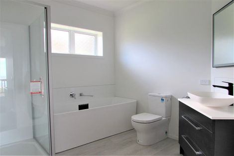 Photo of property in 14 Cessna Way, Newlands, Wellington, 6037