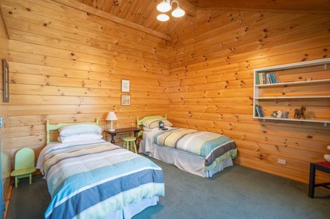 Photo of property in 8 Cameron Drive, Acacia Bay, Taupo, 3385