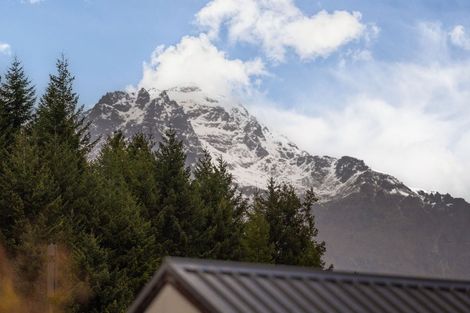 Photo of property in 6a Watts Road, Fernhill, Queenstown, 9300