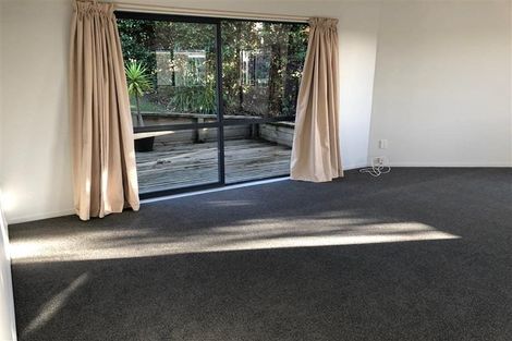 Photo of property in 11 Felicity Place, Unsworth Heights, Auckland, 0632