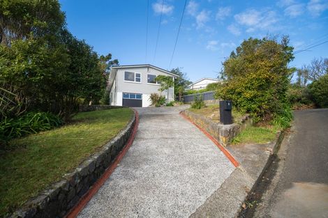 Photo of property in 4 Mayfair Place, Tawa, Wellington, 5028