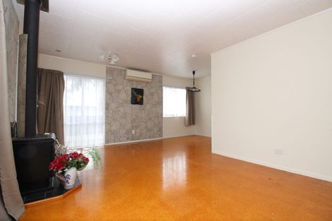 Photo of property in 2/450 Swanson Road, Ranui, Auckland, 0612