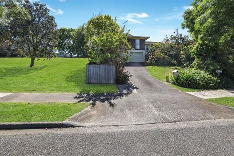 Photo of property in 5 Mirrabooka Avenue, Botany Downs, Auckland, 2010