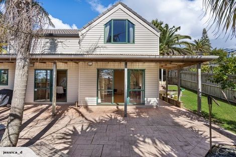 Photo of property in 2/62 Target Road, Totara Vale, Auckland, 0629