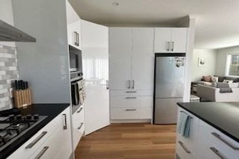 Photo of property in 8 Tainui Terrace, Tawa, Wellington, 5028