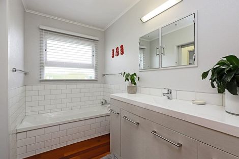 Photo of property in 3 Carl Avenue, Havelock North, 4130