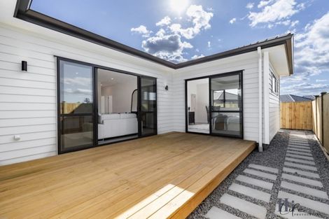 Photo of property in 9 Konoba Avenue, Kumeu, 0810