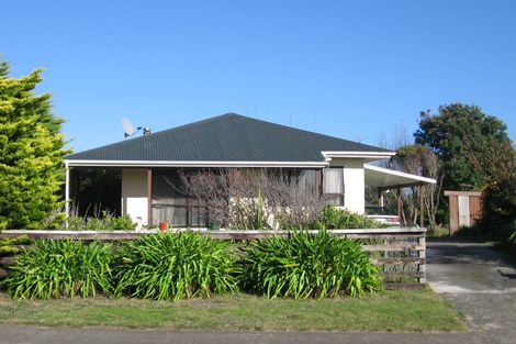 Photo of property in 22 Freyberg Crescent, Waikanae Beach, Waikanae, 5036