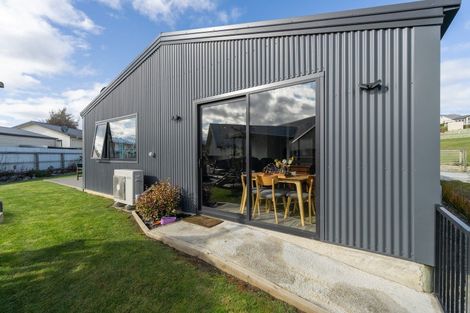 Photo of property in 27 Tawera Place, Te Anau, 9679