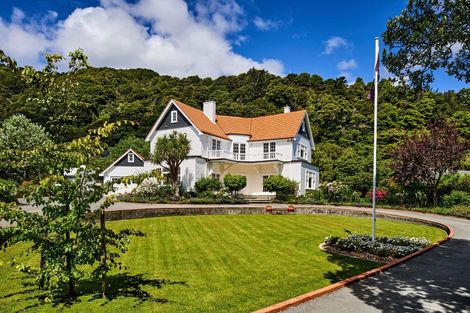 Photo of property in 60 Cheviot Road, Lowry Bay, Lower Hutt, 5013